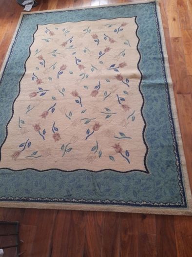 1.7m x 2.3m rug