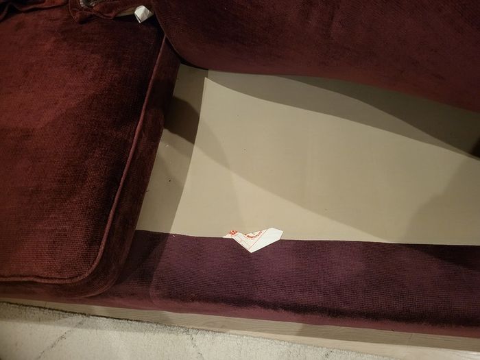 3 seater large couch  burgundy 40 euro