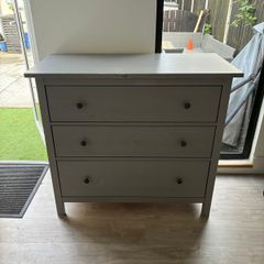 chest of drawers
