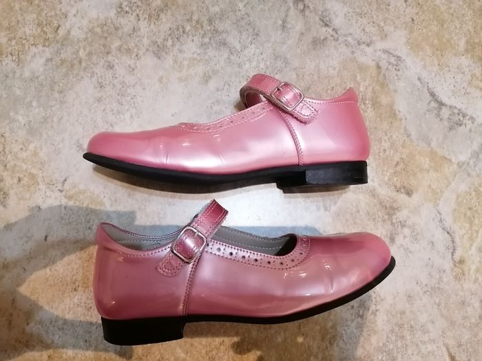 Petasil baby pink patent leather Mary Jane style shoes, size UK 1 / EU 33.