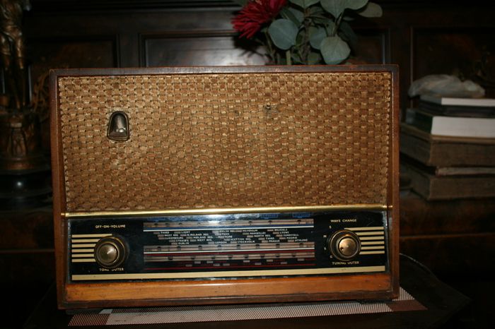 Antique Radio (In working order )