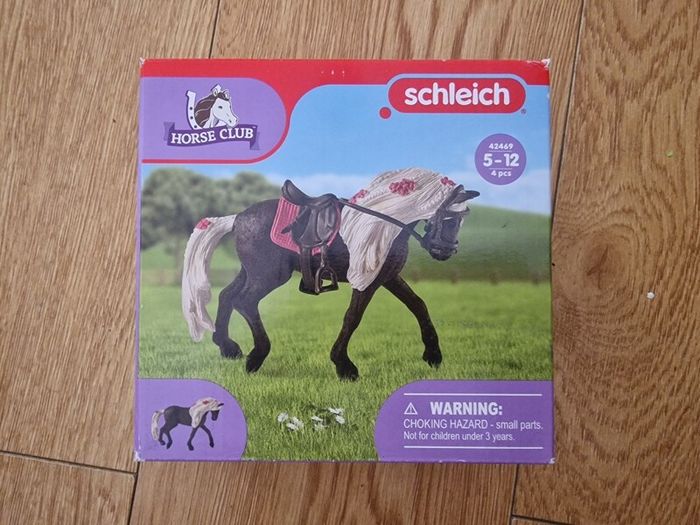 BRAND NEW Schleich 42469 Rocky Mountain Horse Mare Horse Show