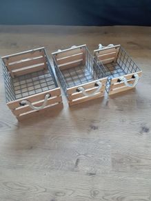 Set of 3 Baskets with Rope Handles and Wood and Metal Finish