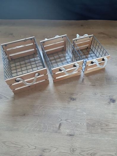 Set of 3 Baskets with Rope Handles and Wood and Metal Finish