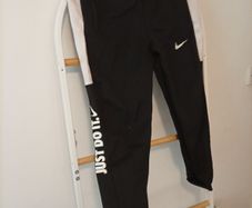 button tracksuit Nike small
