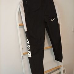 button tracksuit Nike small