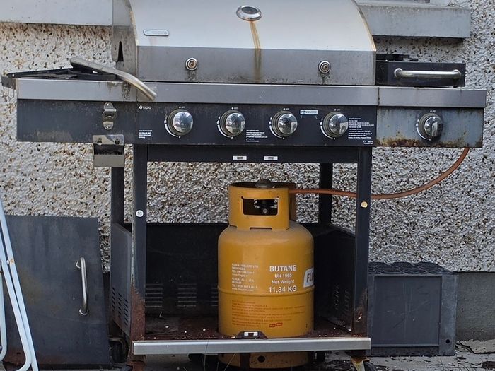 4 Burner BBQ for Repair or Parts