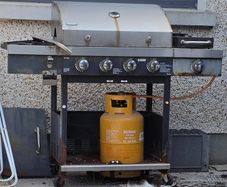 4 Burner BBQ for Repair or Parts