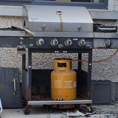 4 Burner BBQ for Repair or Parts