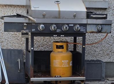 4 Burner BBQ for Repair or Parts