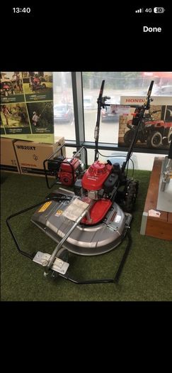HONDA Lawnmower/weed cutter - UM616
