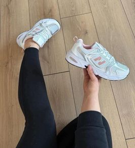 Brand New Womans White and Pink Runners Size 6