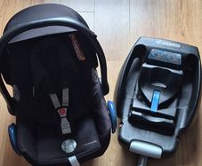 Maxi cosi cabifix isofix carseat and footmuff