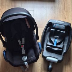Maxi cosi cabifix isofix carseat and footmuff