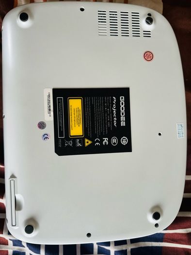 GooDee HD Projector Like New excellent condition