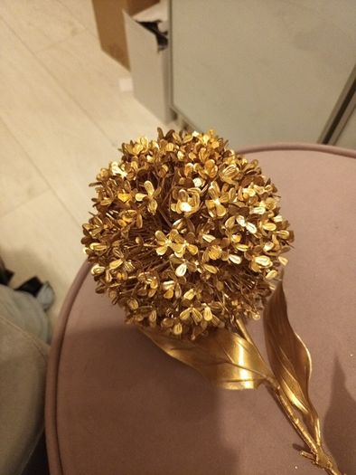 Long stem gold christmas flower