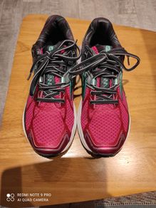 Brooks ladies running shoes size 6