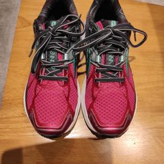 Brooks ladies running shoes size 6