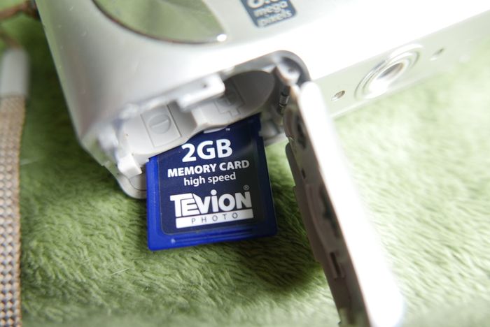 Traveler DC-6900 6MP Digital Camera 2Gb SD Card and bag  Tested