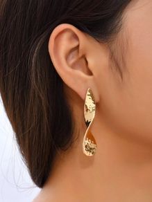 Structured drop earrings
