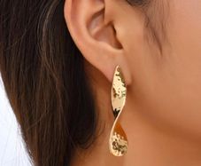 Structured drop earrings