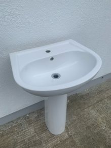 Ceramic Sink with Pedestal