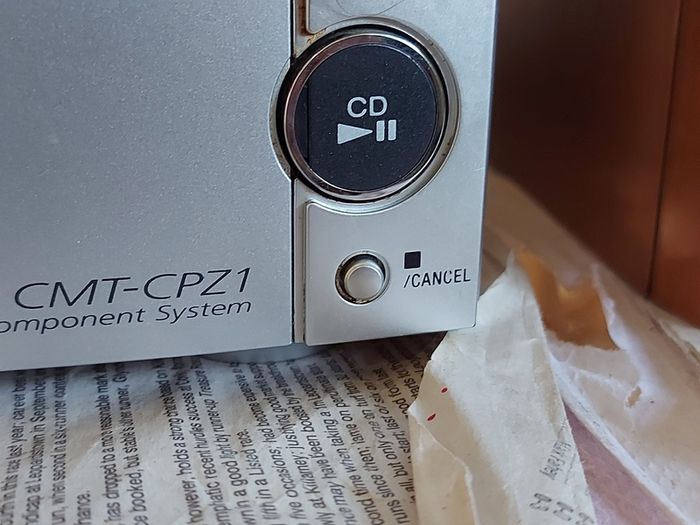 Sony Micro Hi-Fi Component System, Model CMT-CPZ1, Radio, Tape CD, mini disc link, all working great and in excellent condition