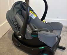 car seat with iso fix