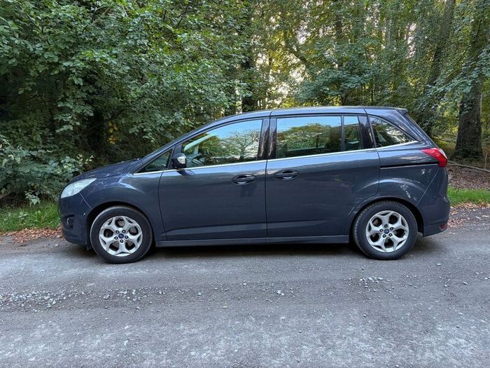 Ford Grand C-Max 2014 priced to sell!
