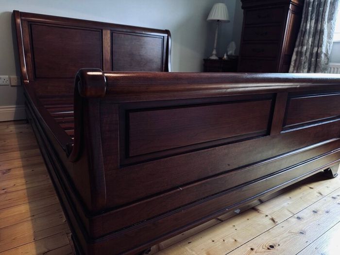 5ft Sleigh Bed in Solid Mahogany