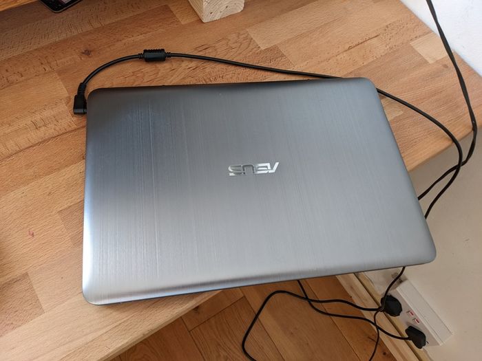Asus Vivobook L403