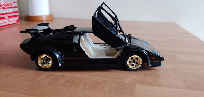 Vintage Majorette Countach 5000 Quattrovalvole 1:24 (4203)