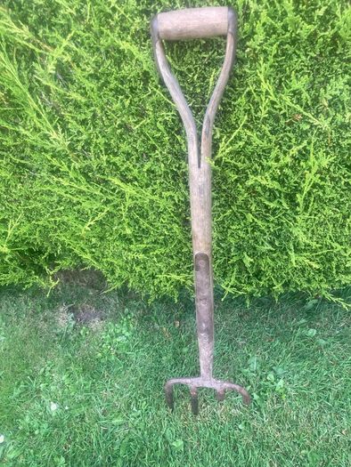 Antique 1930's-50's "Y" Handle Fork.