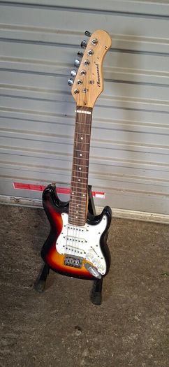 Burwood electric guitar 3/4 size