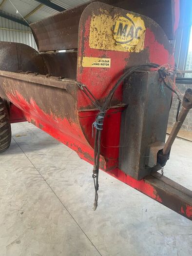 Dung spreader