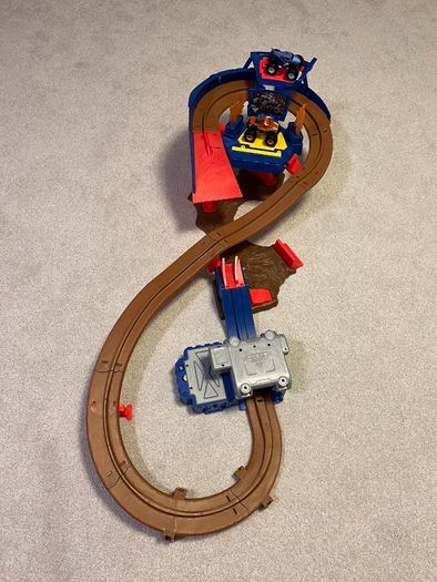 Supercharge Speedway Playset + 2 Monster Jam Trucks (Megalodon and El Toro Loco 1:64 Scale Die-Cast Monster Trucks) Kids Toys