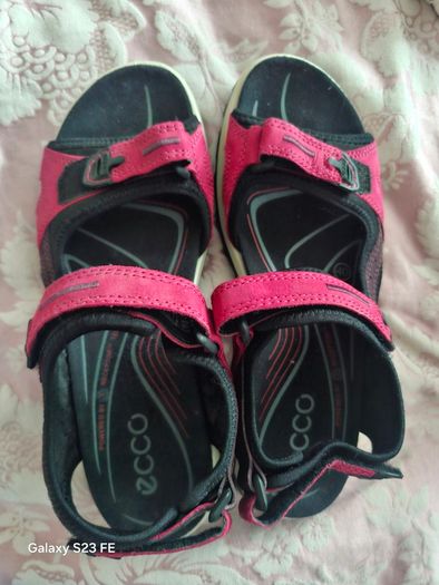 Ladies sandals