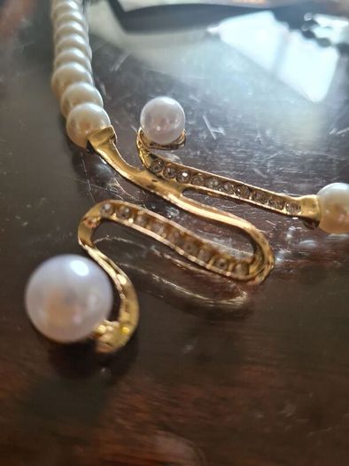 Necklace and earrings set