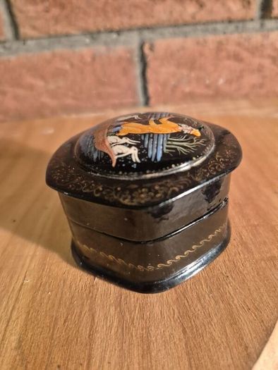 russian lacquered boxes