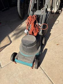 Black and Decker Lawnmower