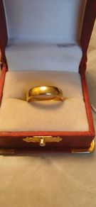 18 ct gold irish wedding band