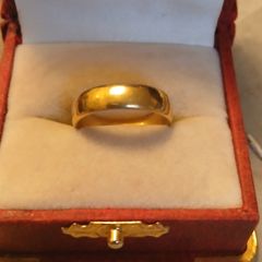 18 ct gold irish wedding band