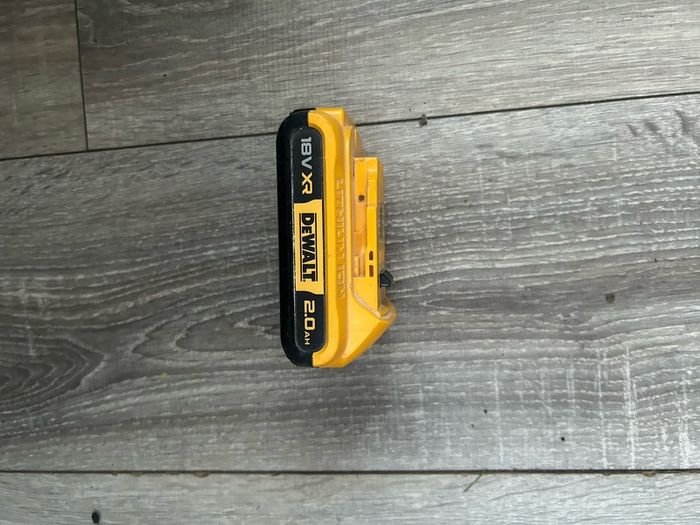 DEWALT 18V XR brushless cordless oscillating multi-tool