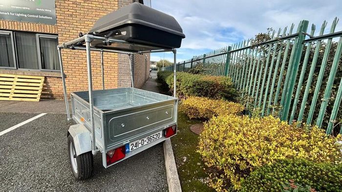 Erde - Galvanised trailer with roof box and frame - excellent condition