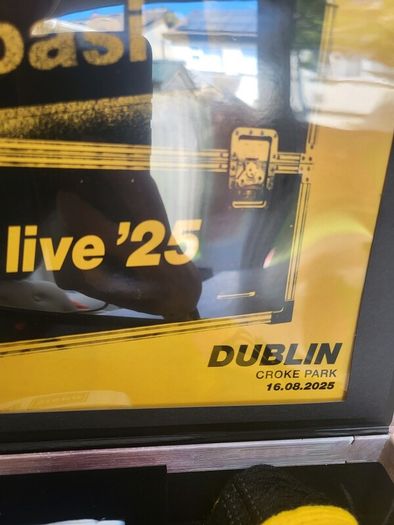 Oasis Live VIP collector's box