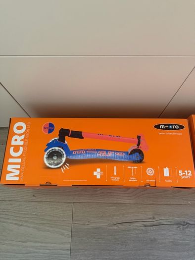 New - Maxi Micro Scooter Foldable LED: Navy/Orange