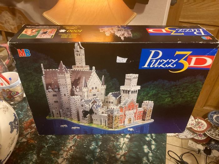 Vintage 1990s 3d castle compete