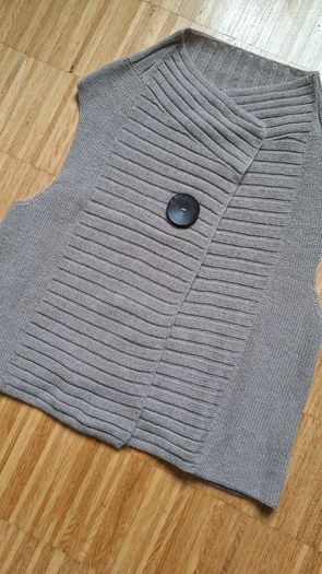Oska Knitted Vest Size 2