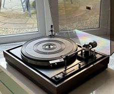 BIC 960 Belt Drive Turntable - Vintage Wood Plinth with Dust Cover