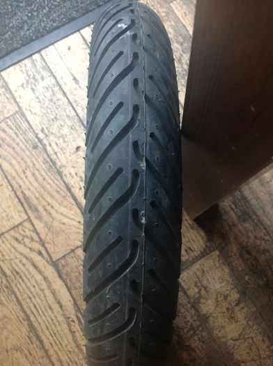 Scooter tire